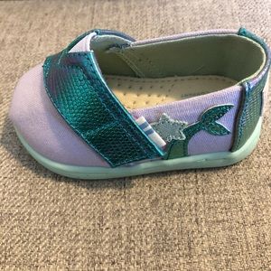 Brand new Toms T4 young girls shoes
